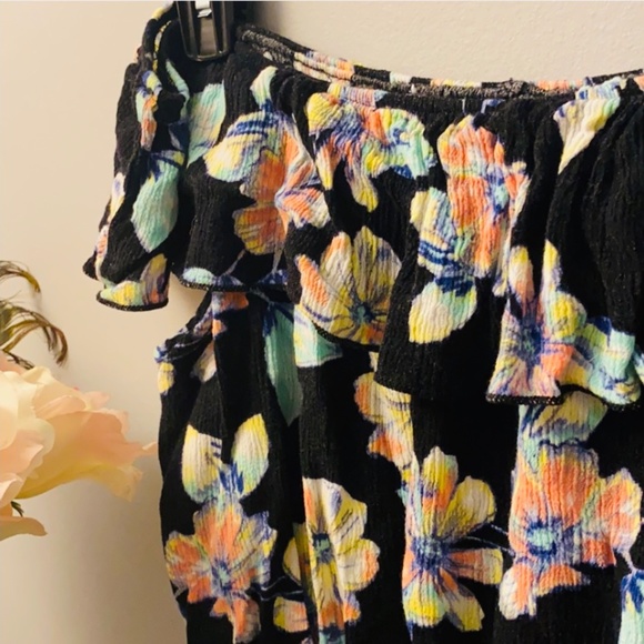 Women's Floral Crop Top - Picture 2 of 3